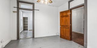 Large Single Family House Gallery 6