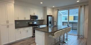 Smart, Modern 4-Bedroom Townhome Near Disneyland & Major Freeways Gallery 8