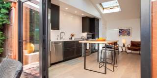 927 1/2 Victoria Ave Gallery 8