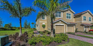 Townhouse/ 3 Bed/ 2.5 Bath/ 1 car garage/ No pool Gallery 1