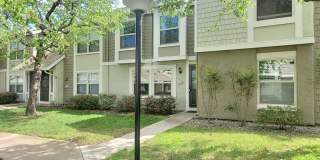 Spacious Townhome, A/C, 2c Garage, Renovated Kitchen, Beautiful Master Bathroom! Gallery 1