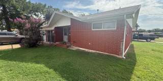 2 bed , 1 and a 1/2 bath, garage conversion with two living rooms and a storage space! Moore schools! This one wont last long Gallery 1
