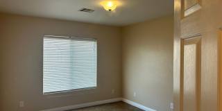 Beautiful 2 bedroom townhome with attached garage Gallery 12