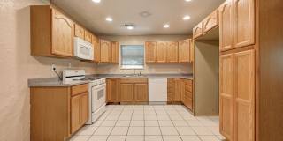 Charming 3-Bed, 1.5-Bath Home with 2-Car Garage Near NW 23rd & MacArthur Gallery 11