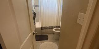 Updated 2BD Duplex | Edgewater Location Gallery 8