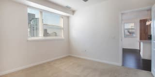 Radius Uptown Apartments Gallery 16