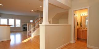 2bd/2.5ba Kirkland Townhome Gallery 9