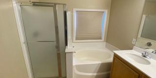 Wonderful 3 bed/2.5 bath home located in Summerlin Gallery 11