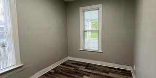 2 Bedroom Home with Fenced in Backyard! Gallery 11