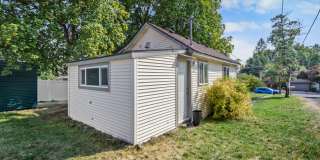 Cozy 1-Bedroom Rental – All Utilities Included! (Furnished) Gallery 25