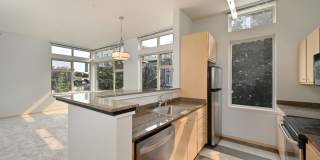 Spacious 2BR/1.75BA Condo in Convenient Location (Central District) Gallery 8