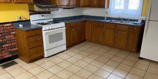 3 Bedroom 2 Bath Home with HEAT INCLUDED! Gallery 1