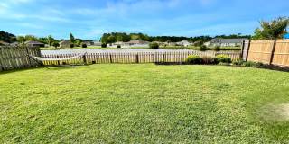 5 bedroom home with fenced in yard!!! Gallery 40