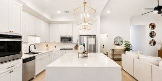 Custom Home Off Tiger Bend|Great Location Gallery 7