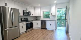Welcome to San Marco Sq Apartments - NOW OFFERING an 18mo Lease on this 1 bedroom apartment in a vibrant, pet-friendly community located just 1.2 miles from the hip and historic San Marco Square restaurants, businesses and boutique shops. Gallery 8