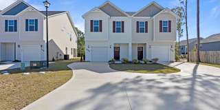 Townhome for Rent with Covered Patio! Gallery 1