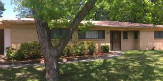 3/2/2 Fenced yard Pet FRIENDLY Gallery 1