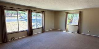 The Perfect House for Roommates, 6bdrms, 3.5 baths, 1.5 miles from Oregon Tech and Sky Lakes Medical Center Gallery 18
