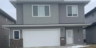 4-bedroom, 3-bathroom West Fargo Single-Family Home w/2 Stall Garage Gallery 1