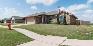3 Bed 2 Bath With a Workout Room & Pool in the Clubhouse! Gallery 1