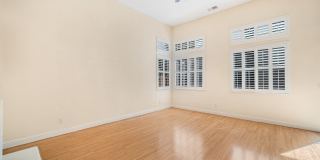 Highly Desirable Executive Home: 4 Bedrooms, 3 Bathrooms of Luxury Living Gallery 7