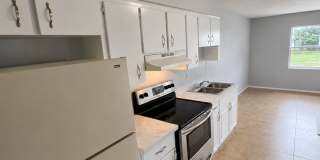 Spacious 2BR/1BA Duplex in Central Lakeland – Tile Floors Throughout! Gallery 3