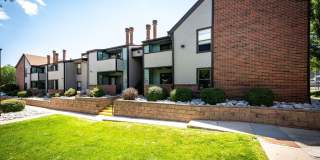 Charming 2BR Townhome in Aurora Gallery 4