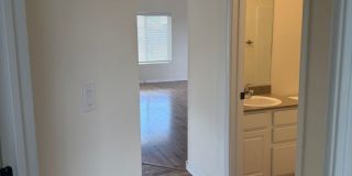 Beautiful Newly Renovated 3 Bedroom 2 Bath Home Gallery 8