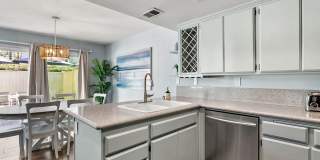 Updated & Furnished 3BR Townhome with Loft & Lake Access Gallery 13