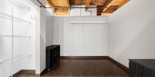 Lakefront Loft in a Historical Building with Every Convenience Gallery 11