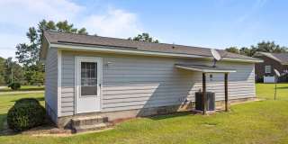 Charming Coats Rental — Walk to Downtown & Farmers Day! Gallery 1