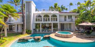Kahala Oasis: Expansive 6BR Luxury Estate w/ Pool, Spa & Minutes to Beach Gallery 63