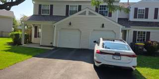 Charming 3BR House in Carol Stream with Clubhouse Gallery 1
