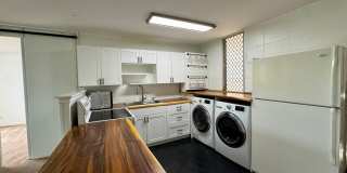 Cathedral Point - 1 bed, 1 bath, 2 Parking. Available Now Gallery 3