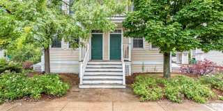 Beautiful Townhouse in NEW NORTH END Burlington 3BD/4BA Gallery 1