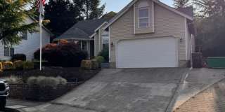 Hucrest 3 bedroom 2 bath home with garage Gallery 1