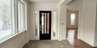 HOUSE...LARGE 3 Bedroom 2 Bath Gallery 4