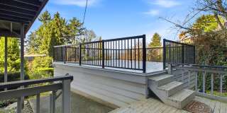 Stunning Sound & Olympic Mountain View Home in North Admiral Gallery 4