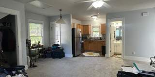Beautiful 1 bed/1 bath near Duke utilities included and off street parking! Gallery 5