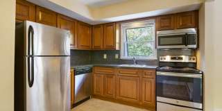 Village on the Green Apartments Gallery 4