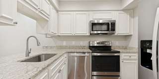 GROUND-FLOOR 2-BEDROOM ALAMO HEIGHTS CONDOMINIUM Gallery 13