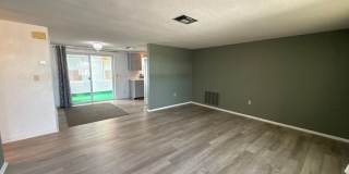 Beautiful 2 bedroom home with fenced in backyard Gallery 8