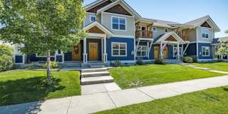 Beautiful 2 bed, 2 1/2 Bath Walk up Condo Gallery 1