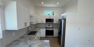 5032 Serrania Avenue Gallery 6