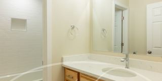 Spacious 2 bedroom duplex with attached garage Gallery 17