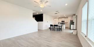 Spacious 4BR Home with Office, Loft & Lake Views Gallery 10