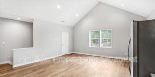 2015 E Maryland St Gallery 10