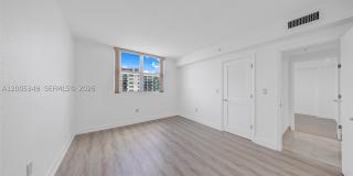 7501 E Treasure Dr Gallery 18
