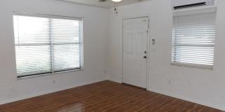 Cute 2 Bedroom 1 Bath with huge Screen Porch Gallery 9