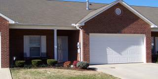 Charming Ranch-Style Townhouse! Gallery 1